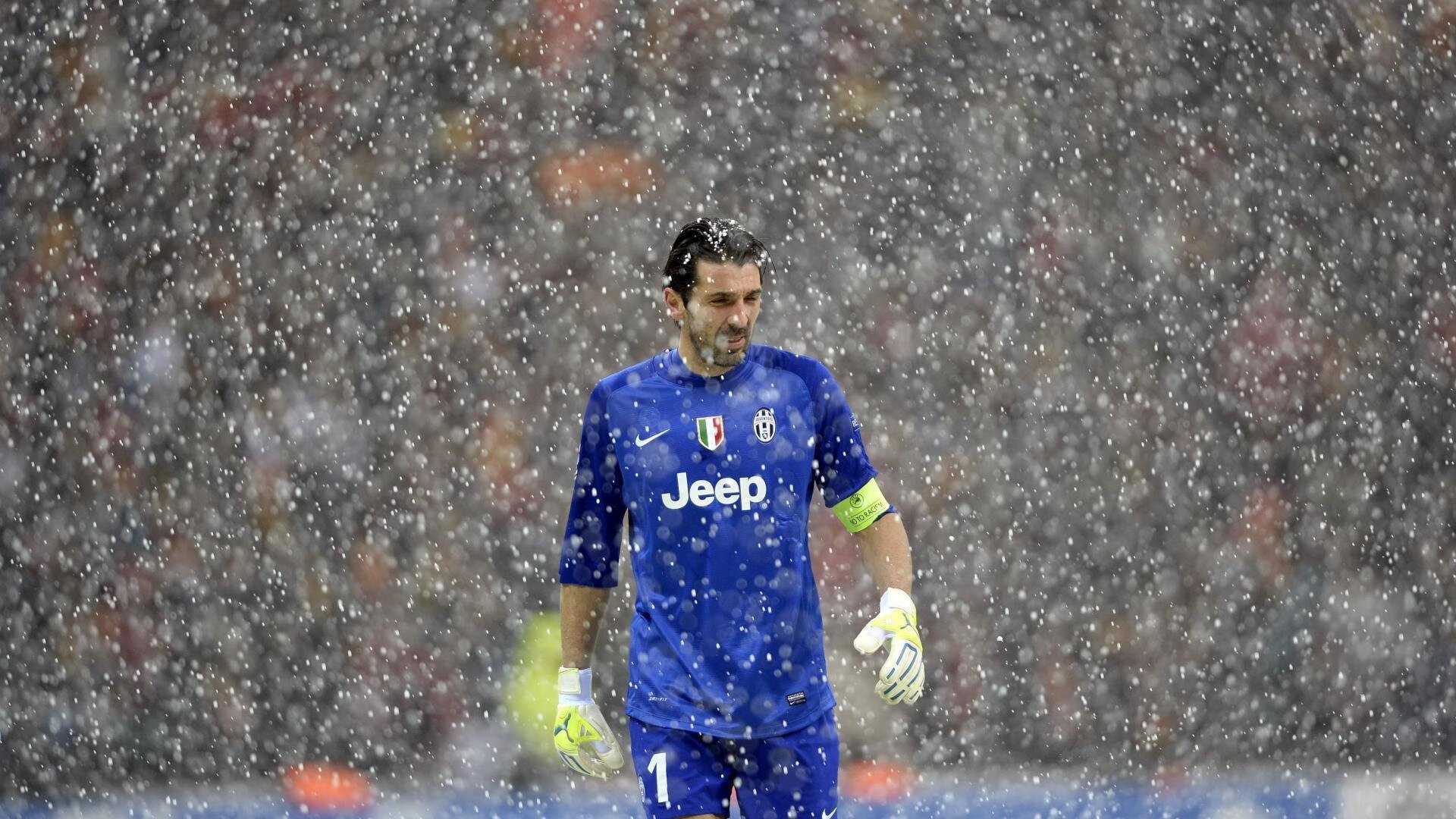 Scout重返赛场,爆冷首场状态出色,西班牙队观众沸腾!赢得满堂喝彩